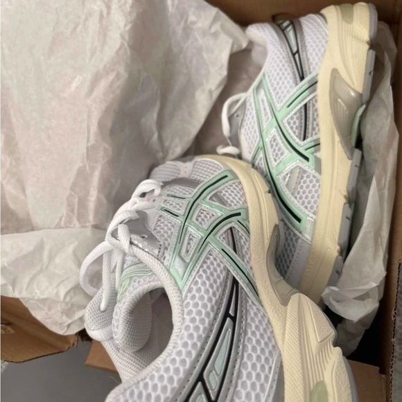 ASICS White & Mint Mesh Running Sneakers – Women’s Size 9 – Excellent Condition - Picture 5 of 5